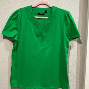 Nwt Rafaella short sleeve v neck top with detailing. Size XXL 💯 Cotton.